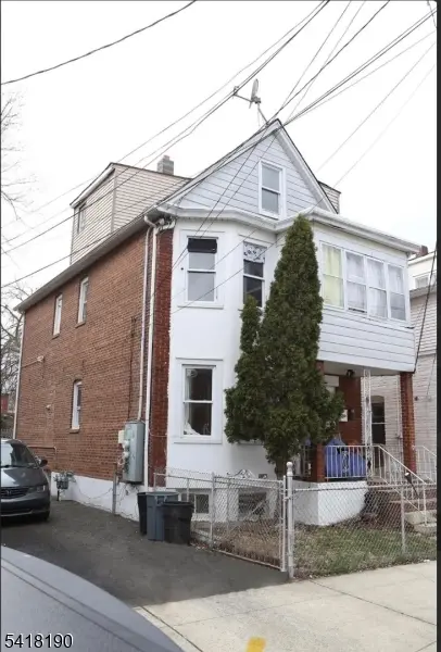 16 Krueger Pl, Passaic City, NJ 07055