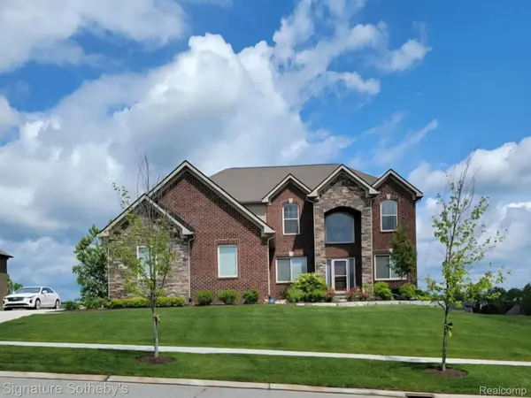 464 Overlook DR, Oxford Charter Township, MI 48371