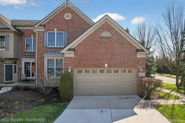 44927 Broadmoor CIR S, Northville Township, MI 48168