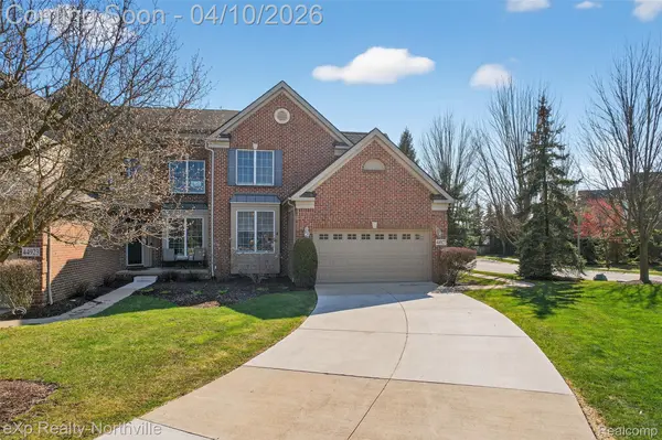 44927 Broadmoor CIR S, Northville Township, MI 48168