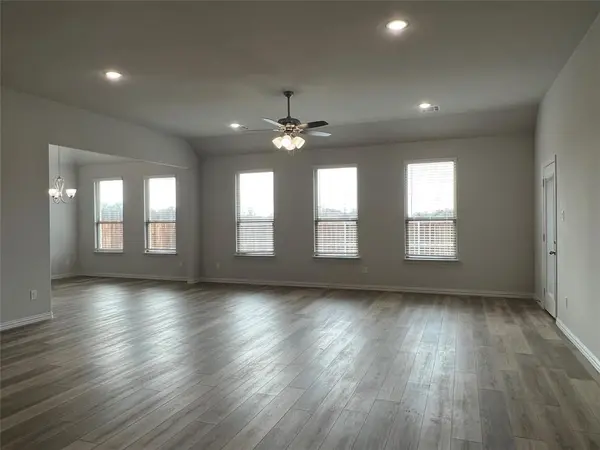 127 Bowling Green Avenue, Red Oak, TX 75154