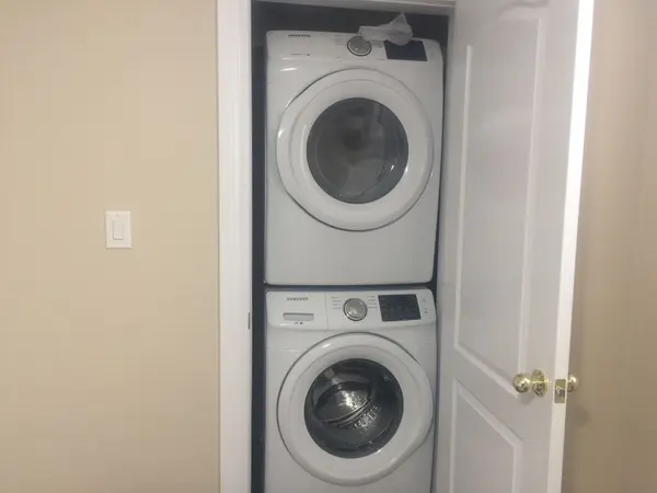 27 Thrushwood (Lower) DR #Lower Level, Barrie, ON L4N 0Z1