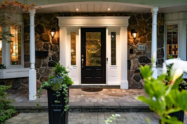 166 Maple Grove DR, Oakville, ON L6J 4V1