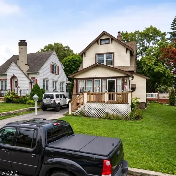 11 Christopher St, Dover Town, NJ 07801