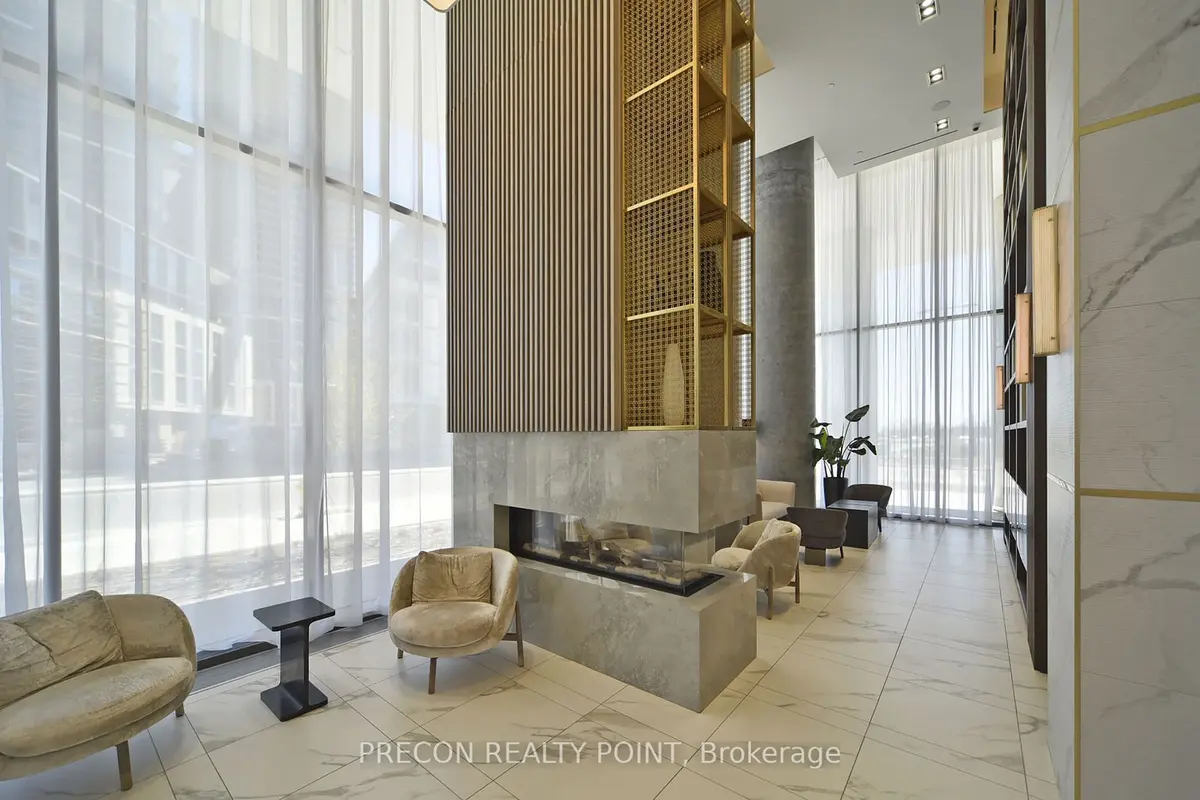 950 Portage Pkwy #5712, Vaughan, ON L4K 0J3