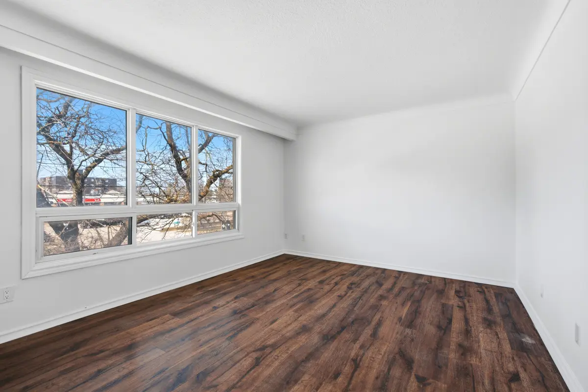 66 Willow RD #6, Guelph, ON N1H 1W2