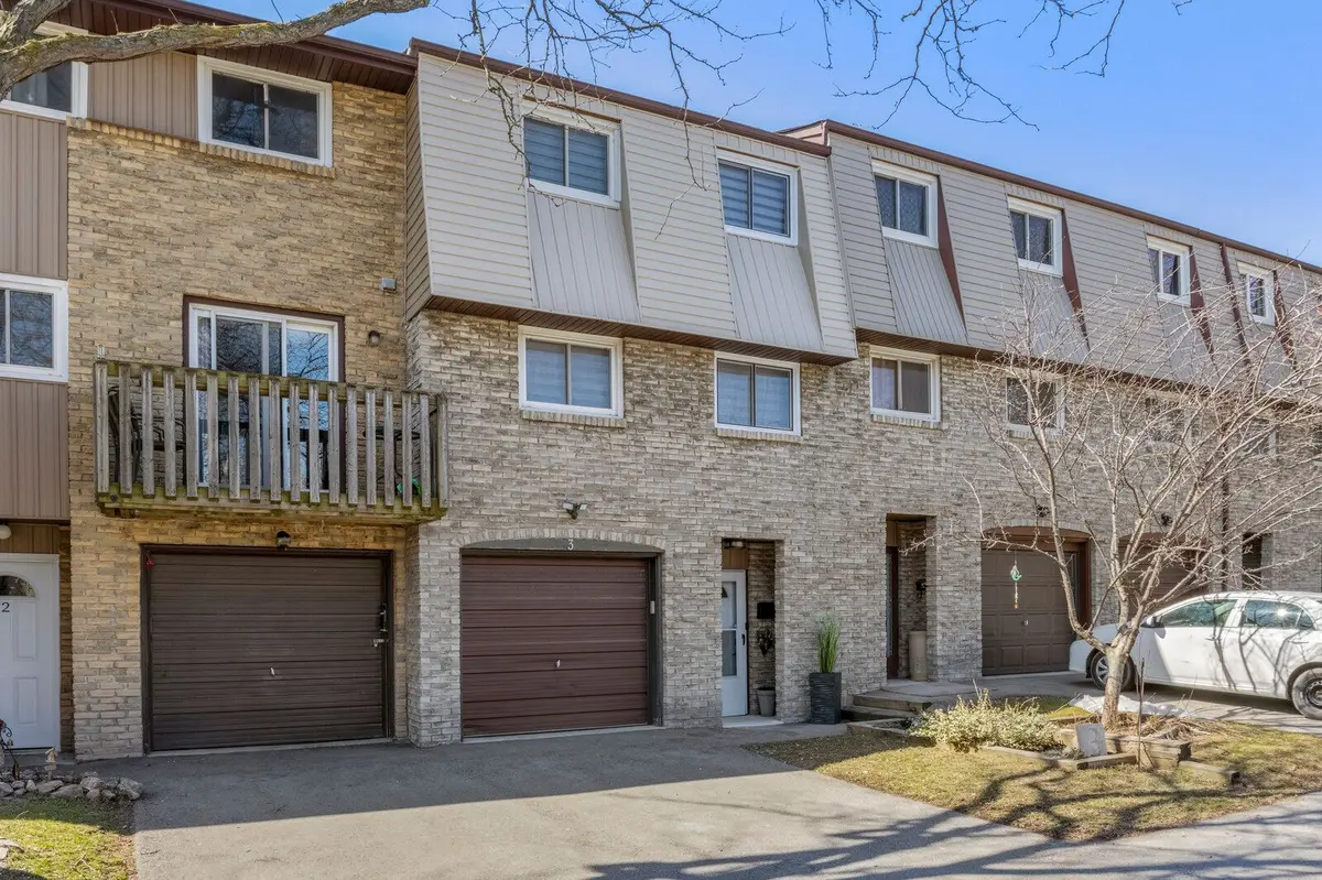 985 Limeridge RD E #3, Hamilton, ON L8W 1X9