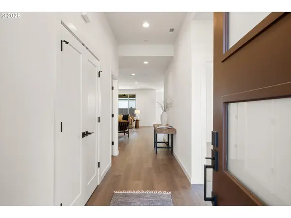 151 E AIREDALE AVE, La Center, WA 98629