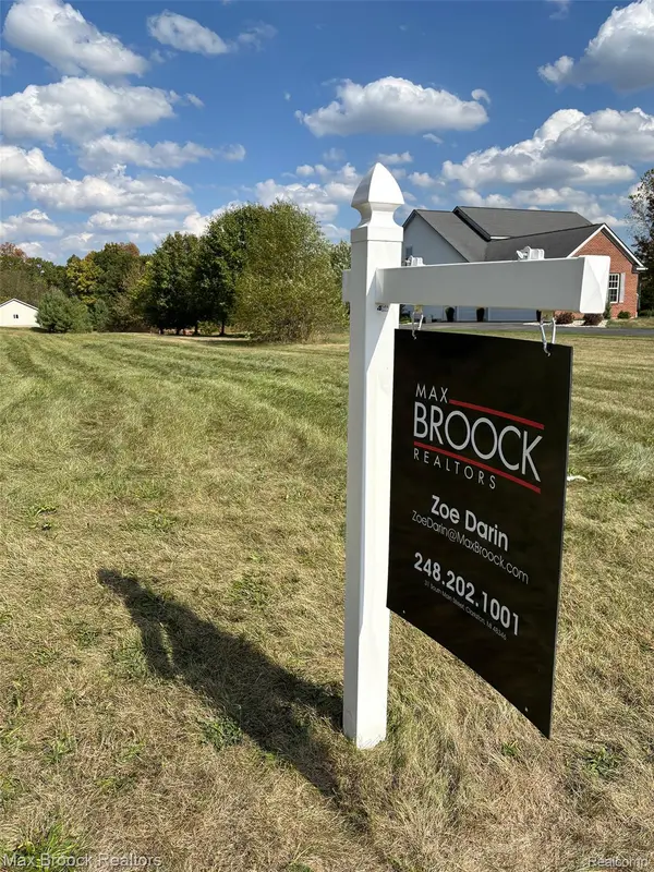 11490 Castleton CT, Dexter, MI 48130