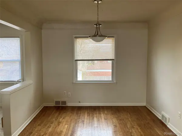 194 Alter RD, Detroit, MI 48215