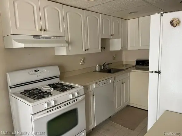 41292 N Woodbury Green DR, Van Buren Charter Township, MI 48111