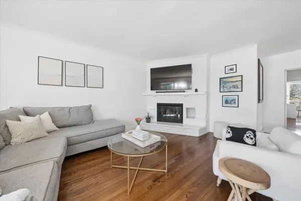 21 Deerfield RD, Toronto E09, ON M1K 4W8