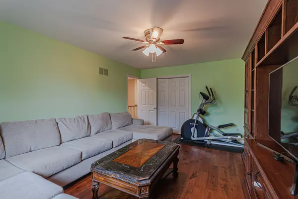 47 Elmsley DR, Richmond Hill, ON L4C 8N7