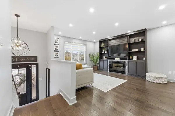 17 Fox Run LN, Bradford West Gwillimbury, ON L3Z 2J1