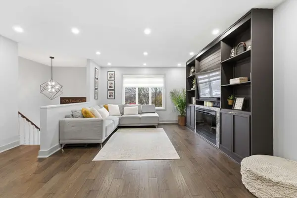 17 Fox Run LN, Bradford West Gwillimbury, ON L3Z 2J1