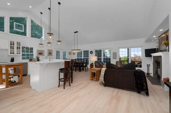 2710 Portage TRL, Springwater, ON L9X 0J3