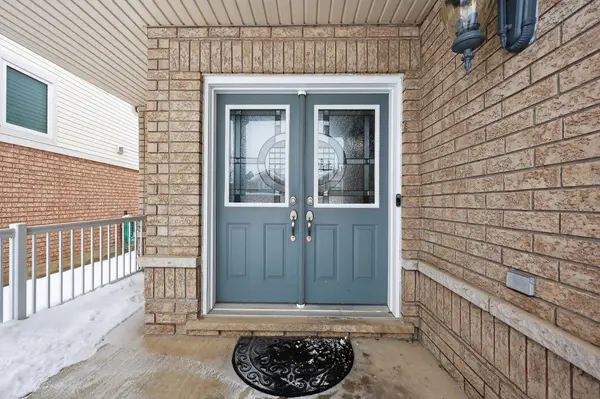 37 Westminster CIR, Barrie, ON L4M 0A4