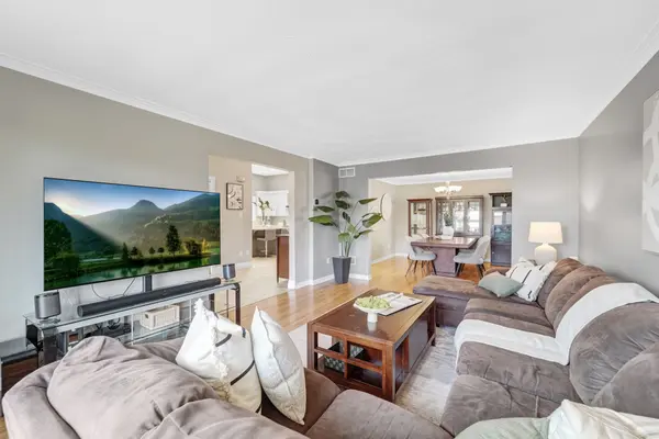 2388 Carlanne PL, Mississauga, ON L5C 3C8