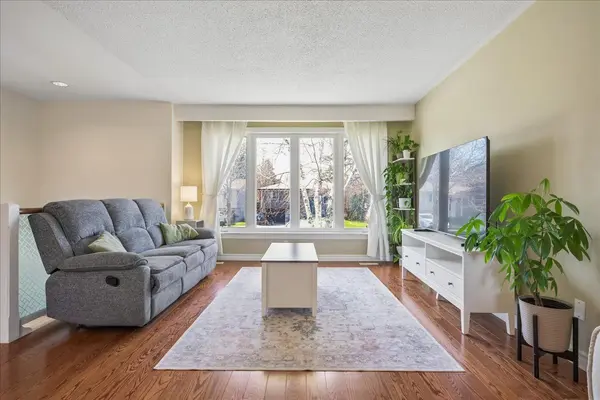 208 Mccraney ST W, Oakville, ON L6H 1H7