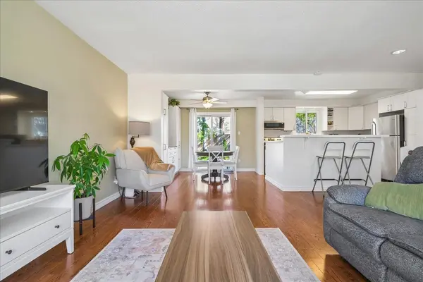 208 Mccraney ST W, Oakville, ON L6H 1H7