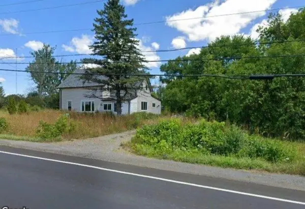 21062 Loyalist Pkwy, Prince Edward County, ON K0K 1L0