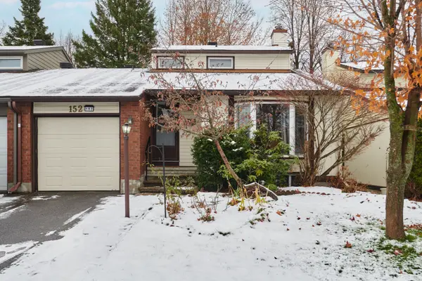152 Burnetts Grove CIR, Barrhaven, ON K2J 1S9