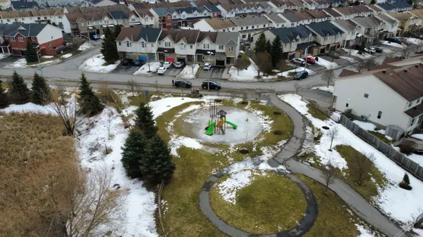 353 Brigitta ST, Kanata, ON K2S 0H9