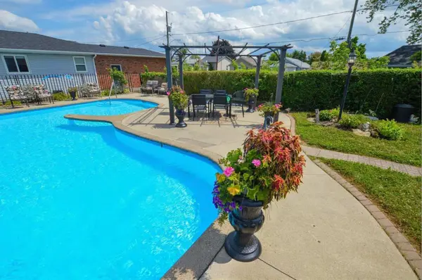 68 Pine ST S, Thorold, ON L2V 3L4