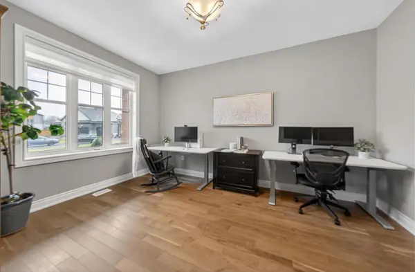 15 Oscar Davis CT, Strathroy-caradoc, ON N7G 0G3