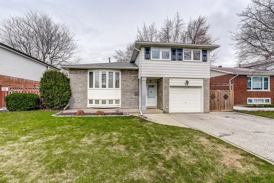29 Trotters LN, Brampton, ON L6Y 1B5