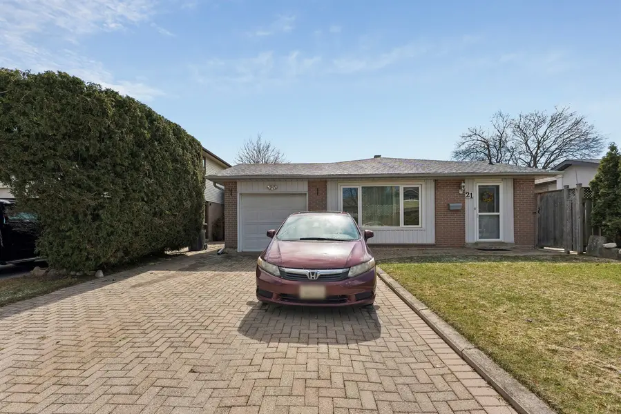 21 Willis DR, Brampton, ON L6W 1A8