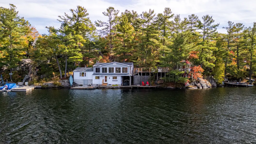 566 Hungry Bay RD W, Georgian Bay, ON L0K 1S0