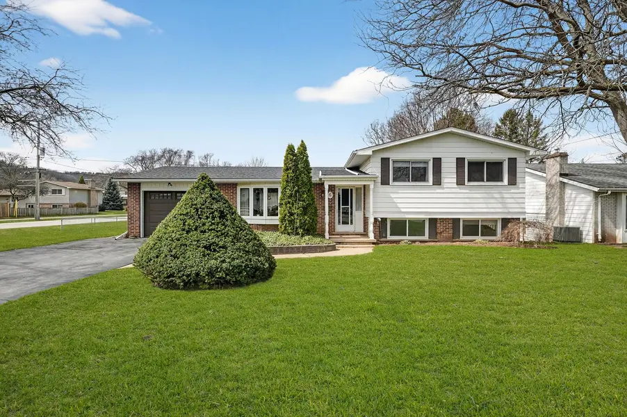 6 Nelles RD S, Grimsby, ON L3M 2Z2