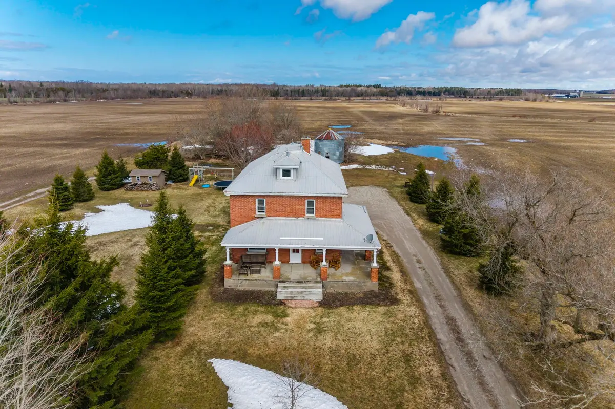 2936 Flos 6 RD W, Springwater, ON L0L 1P0