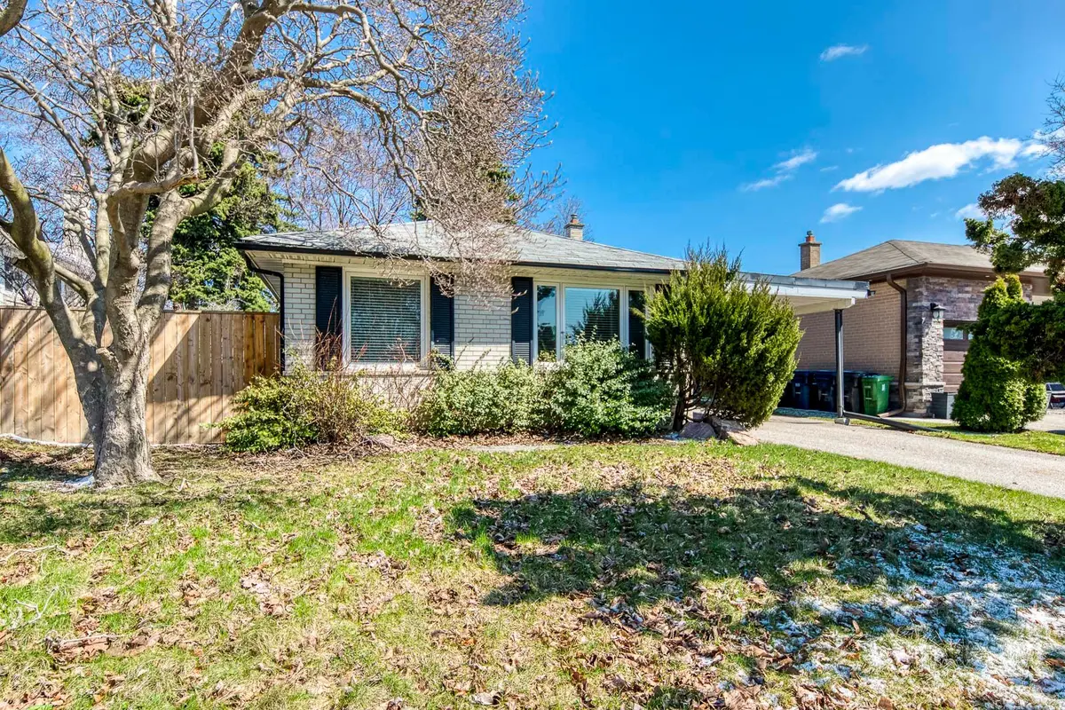 19 Vanderbrent CRES, Toronto W09, ON M9R 3W9