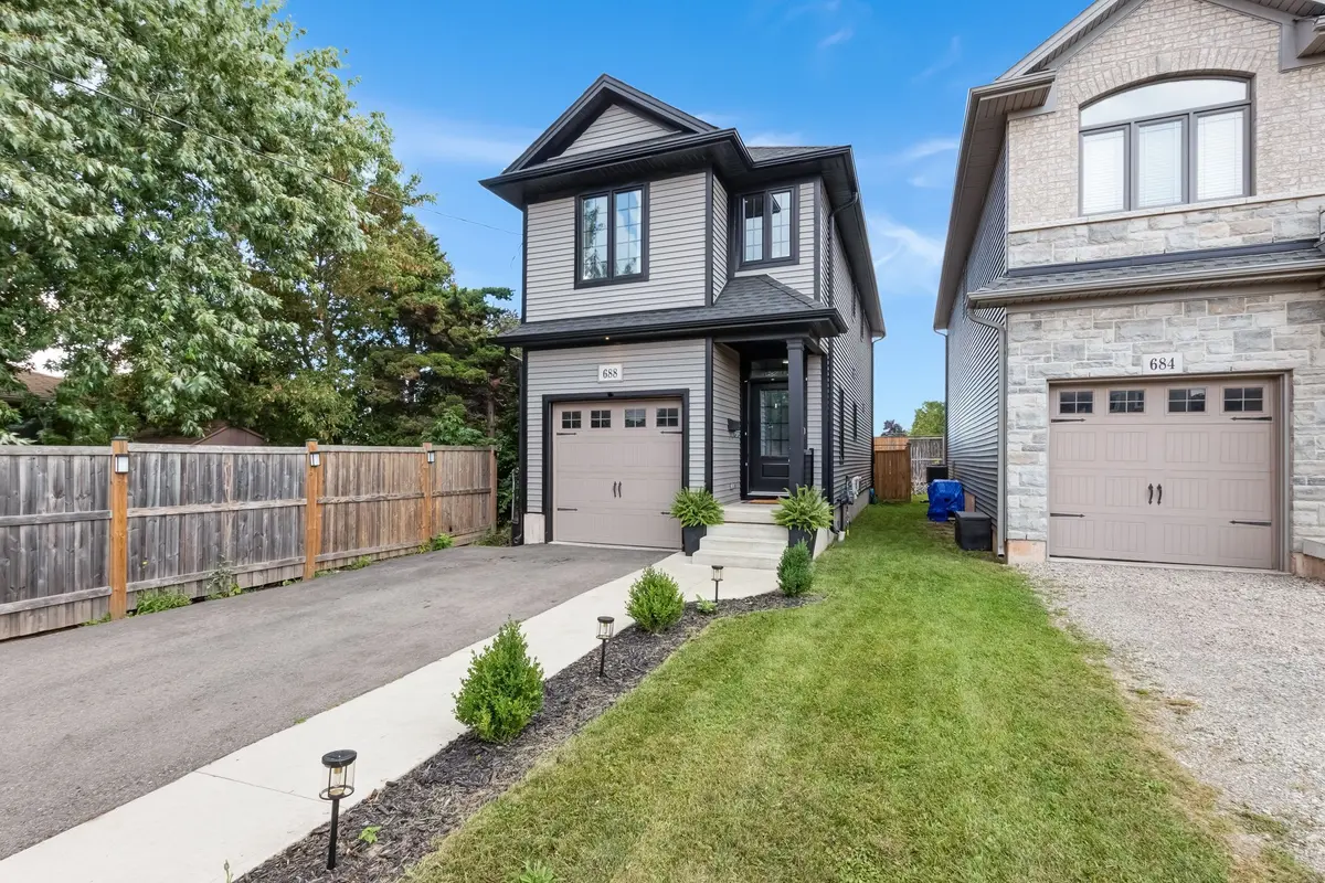 688 Dunn AVE, Hamilton, ON L8H 6M6