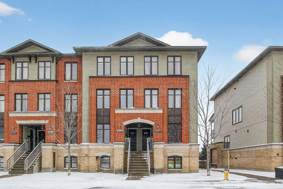 627B Chapman Mills DR, Barrhaven, ON K2J 5T1
