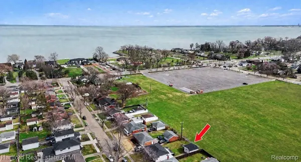 23440 Playview ST, St. Clair Shores, MI 48082