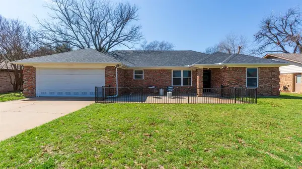 904 Meadowlark Lane, Granbury, TX 76048