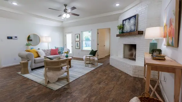 904 Meadowlark Lane, Granbury, TX 76048