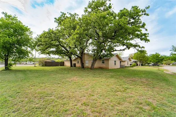 201 Westwood Street, Breckenridge, TX 76424