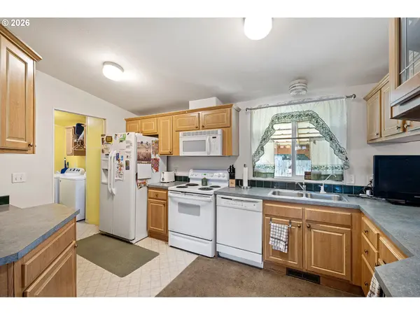 300 S 7TH ST, Creswell, OR 97426