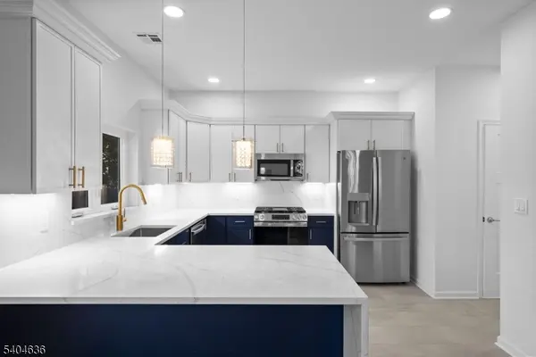 410 Morris Pl, Roselle Boro, NJ 07203