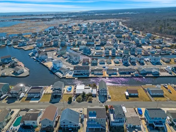 242 Evergreen Dr, Berkeley Twp., NJ 08721