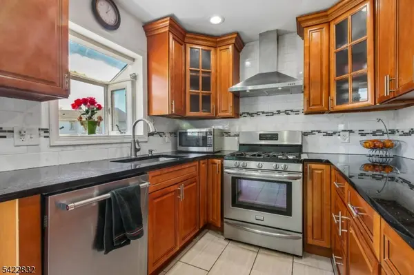 33 Adams St, Woodbridge Twp., NJ 08830