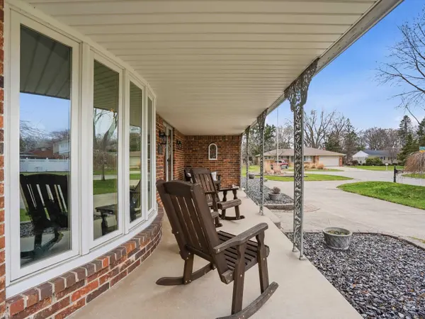 20145 Scarlet CT, Clinton Twp, MI 48036