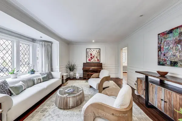 202 Forest Hill RD, Toronto C03, ON M5P 2N4