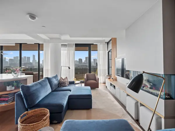 21 Lawren Harris SQ #904, Toronto C08, ON M5A 0T4