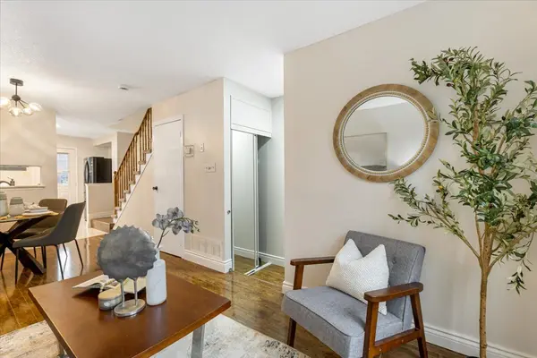 2 Hedge End RD #90, Toronto E11, ON M1B 5Z8