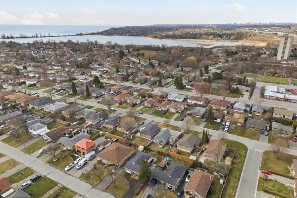 903 Naroch BLVD, Pickering, ON L1W 1T1